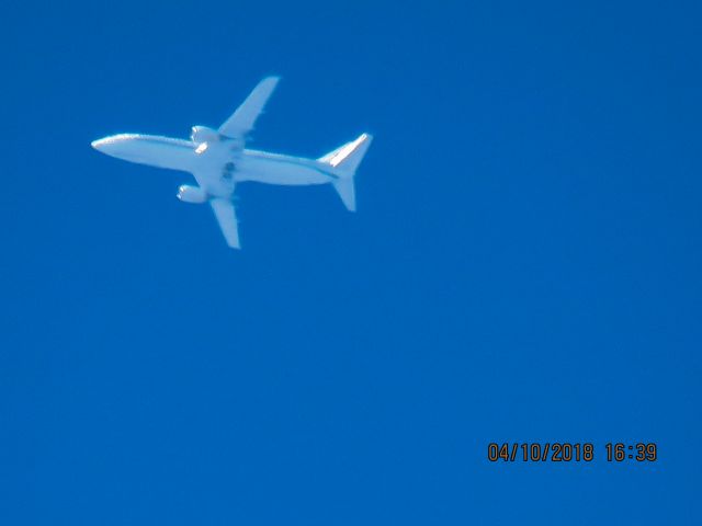 BOEING 737-400 (N639CS)