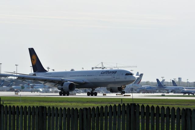 Airbus A330-300 (D-AIKA)