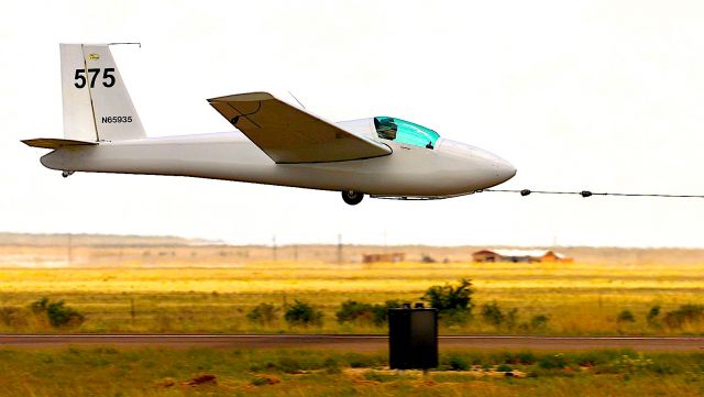 Unknown/Generic Glider (N65935) - Launching at Moriarty, NM