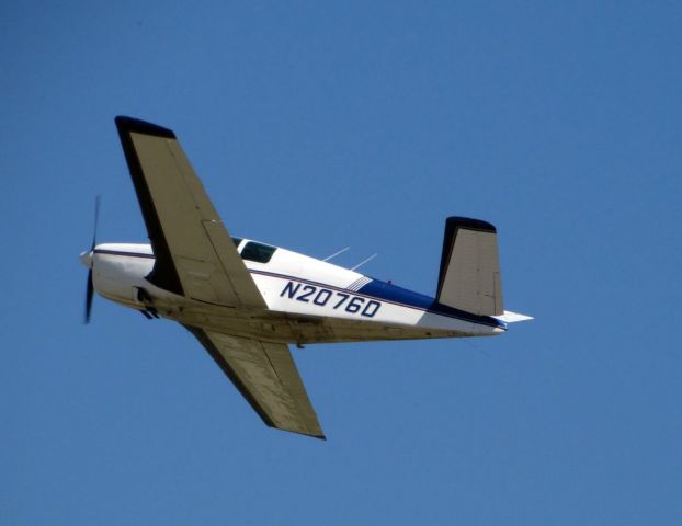 Beechcraft 35 Bonanza (N2076D)