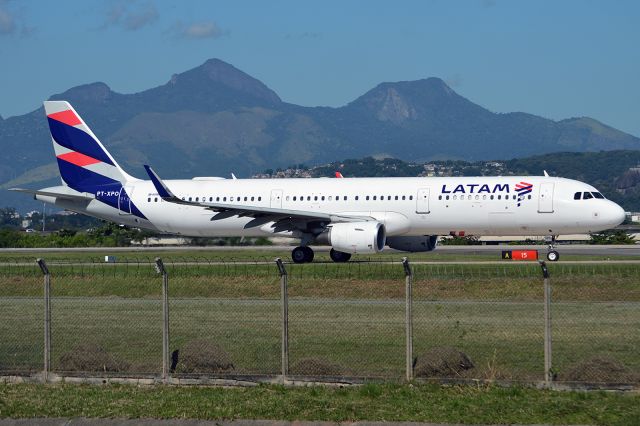 Airbus A321 (PT-XPO)