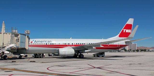 Boeing 737-800 (N915NN) - Americans TWA heritage livery paint (N915NN) is presently at Reno Tahoe Internationals Gate C10 after arriving from KDFW twenty minutes ago.