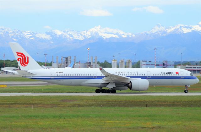 Airbus A350-900 (B-1082)