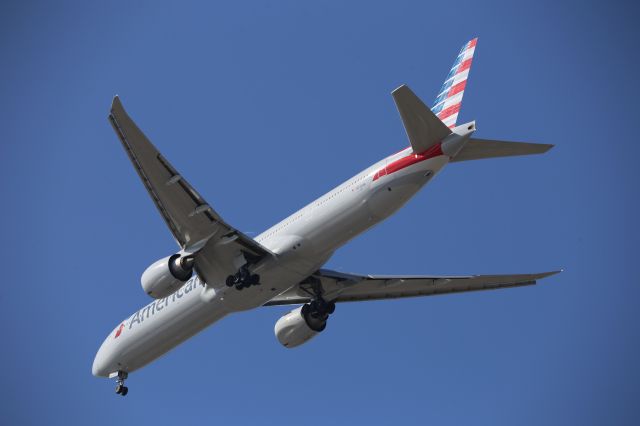 BOEING 777-300ER (N722AN)