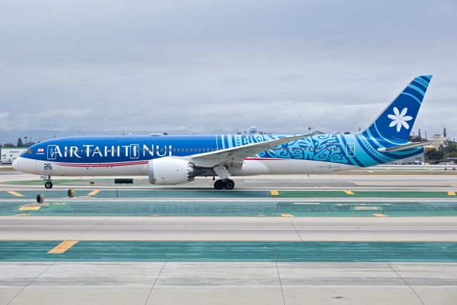 Boeing 787-9 Dreamliner (F-OTOA)
