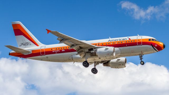 Airbus A319 (N742PS) - PSA retro on short finals for runway 24R