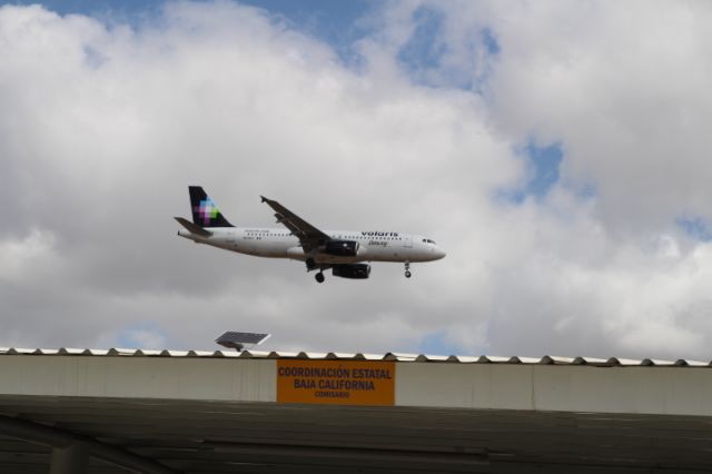Airbus A320 (N508VL) - FINAL APPROACH 09