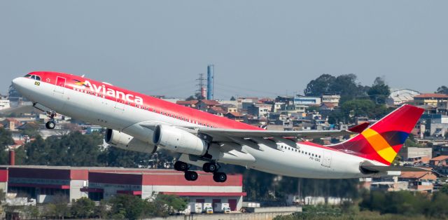 Airbus A330-200 (PR-OBS)