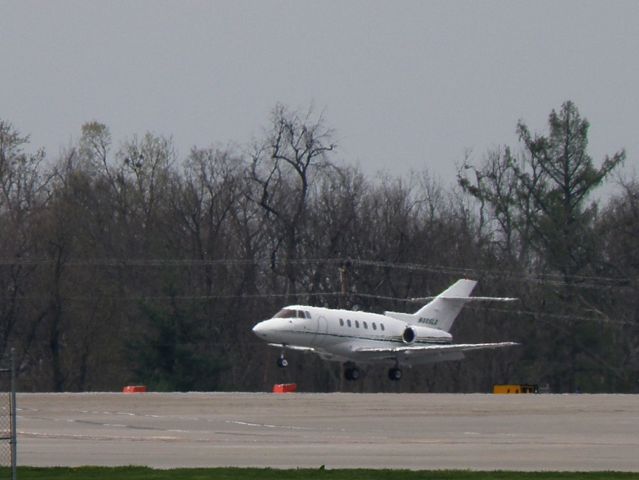 Hawker 800 (N805LX) - N805LX, a Hawker 800XP, in from Cuyahoga County (KCGF) landing at Blue Grass Airport (KLEX)