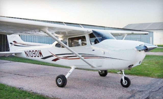 Cessna Skyhawk (N1090W)