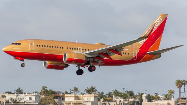 Boeing 737-700 (N711HK) - Southwest 3353 in the Classic Retro/Herbert D. Kelleher livery arriving from Phoenix