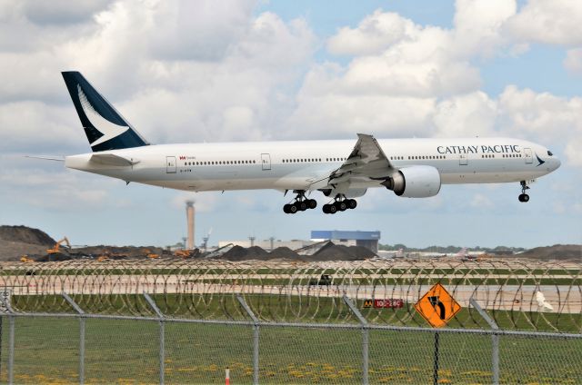 BOEING 777-300 (B-KPW)