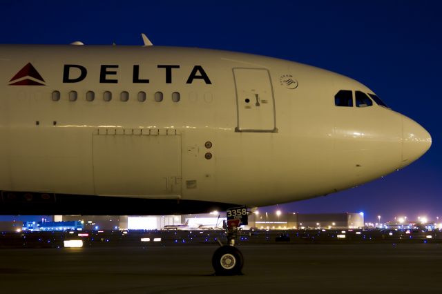 Airbus A330-200 (N858NW) - Oct. 21, 2011.