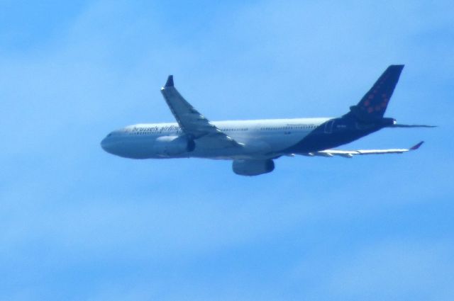 Airbus A330-300 (OO-SFX) - Shown here is a Brussels Airline Airbus A330 a few minutes until it lands in the Autumn of 2017.