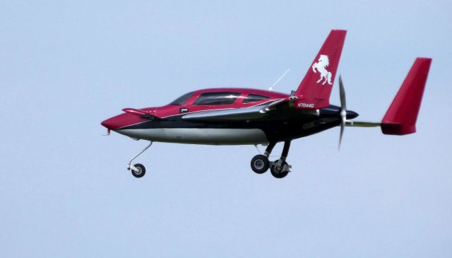 VELOCITY Velocity (N7044Q) - On final is this 1989 Maher Daniel S. Velocity S/N DM100 Aircraft in the Spring of 2019. Usually comes in kit form. 