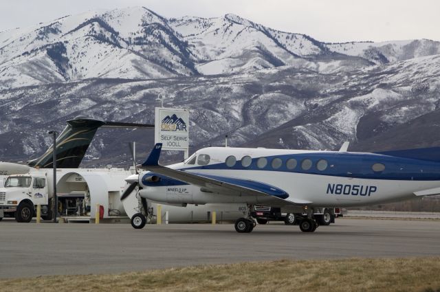 Beechcraft Super King Air 350 (N805UP) - Leaving with another charter. 