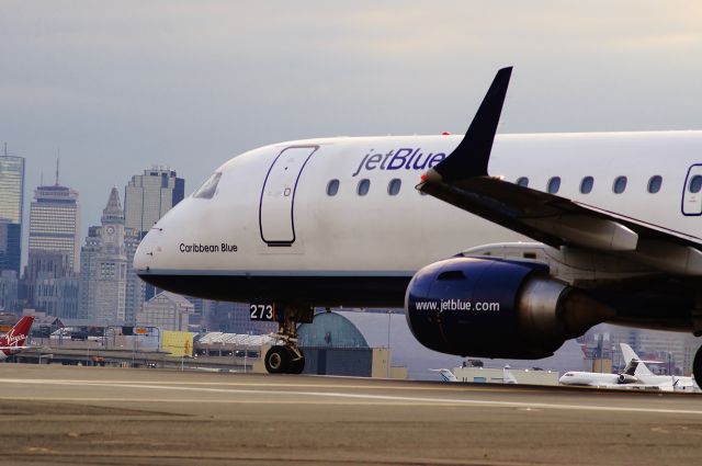 Embraer ERJ-190 (N273JB) - Line up and wait for 22R on FlightAware.Com !