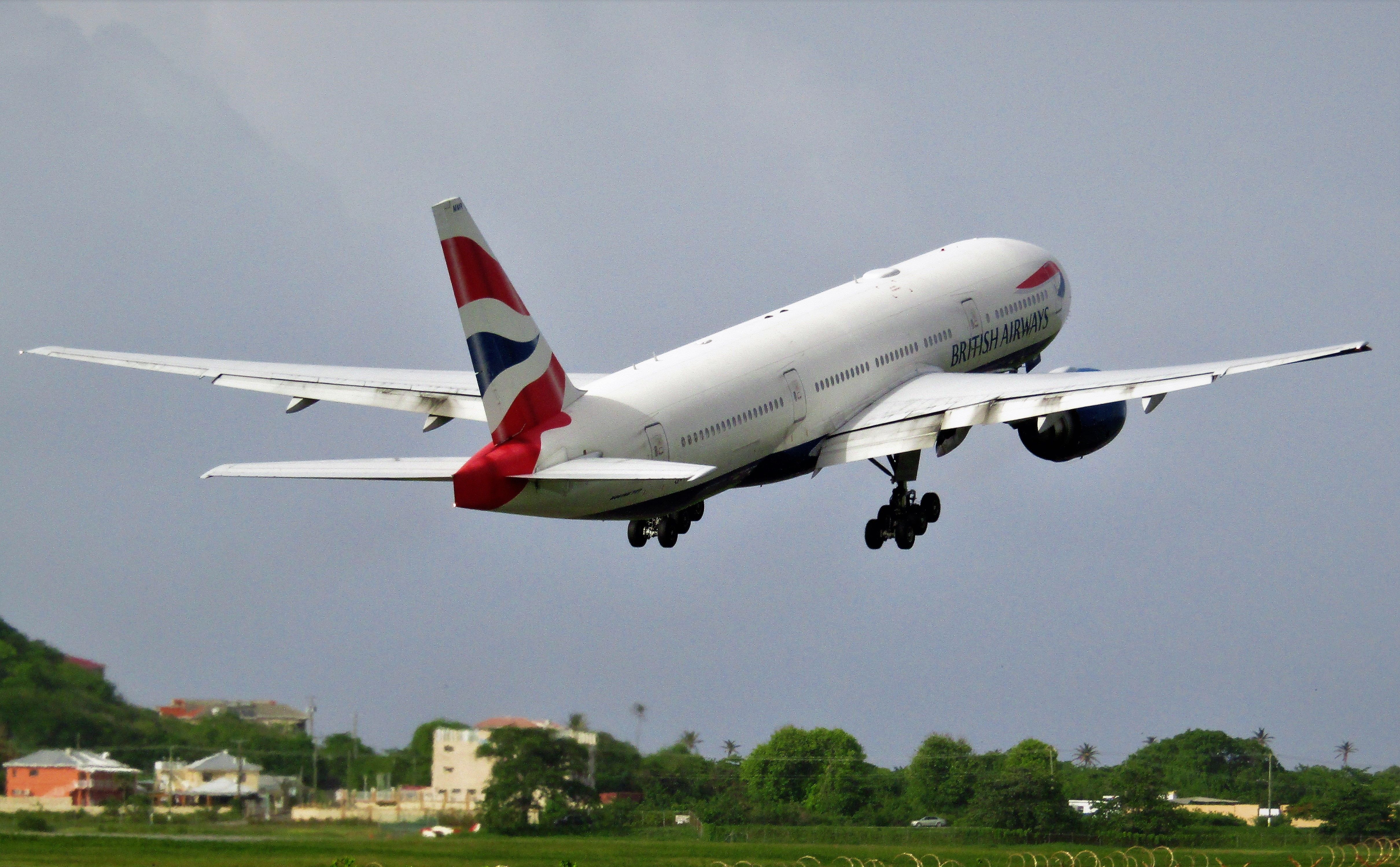 Boeing 777-200 (G-YMMR)