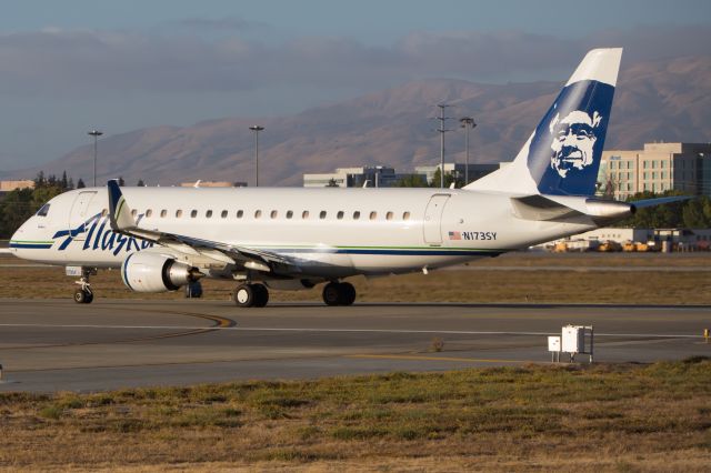 Embraer 170/175 (N173SY)