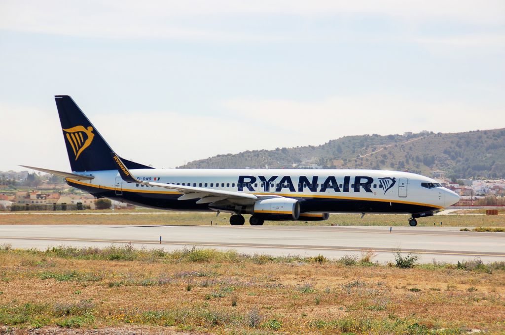 Boeing 737-700 (EI-DWB)