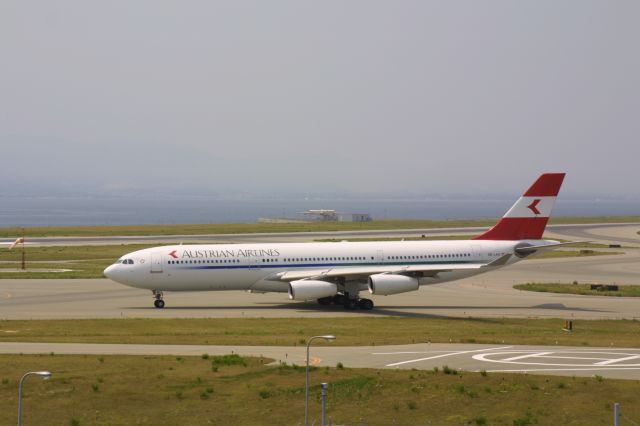 Airbus A340-200 (OE-LAH)