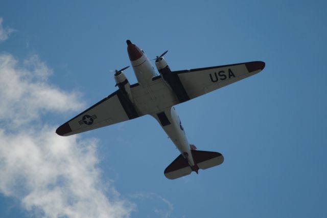 Douglas DC-3 (N737H)