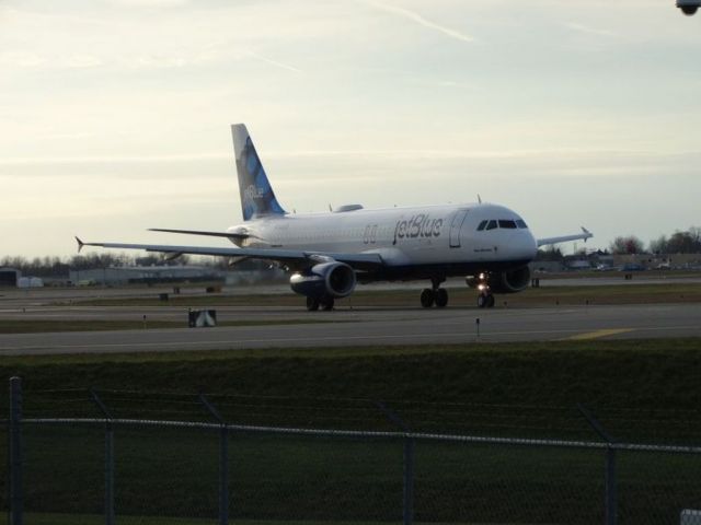 Airbus A320 (N571JB)