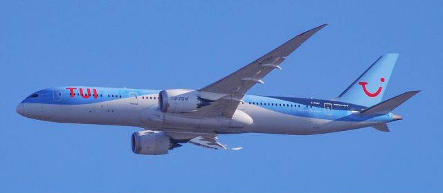 G-TUIJ — - A TUI 787 landing at GSP on a crystal clear afternoon.  Blends in with the blue sky!  12/5/20.