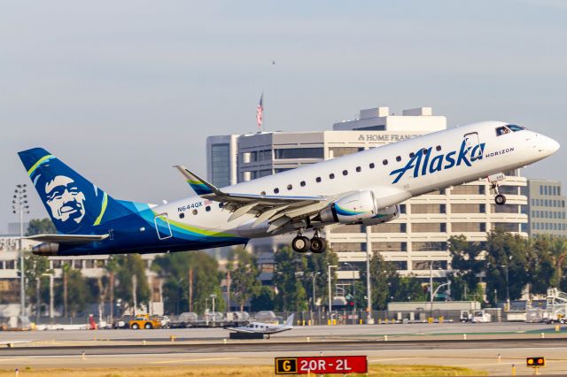 Embraer 175 (N644QX)