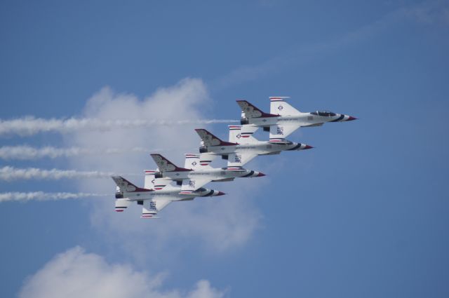 Lockheed F-16 Fighting Falcon — - Thunderbirds at Sun-n-Fun 2015.