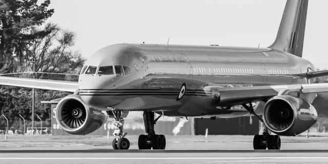 Boeing 757-200 (NZ7572)