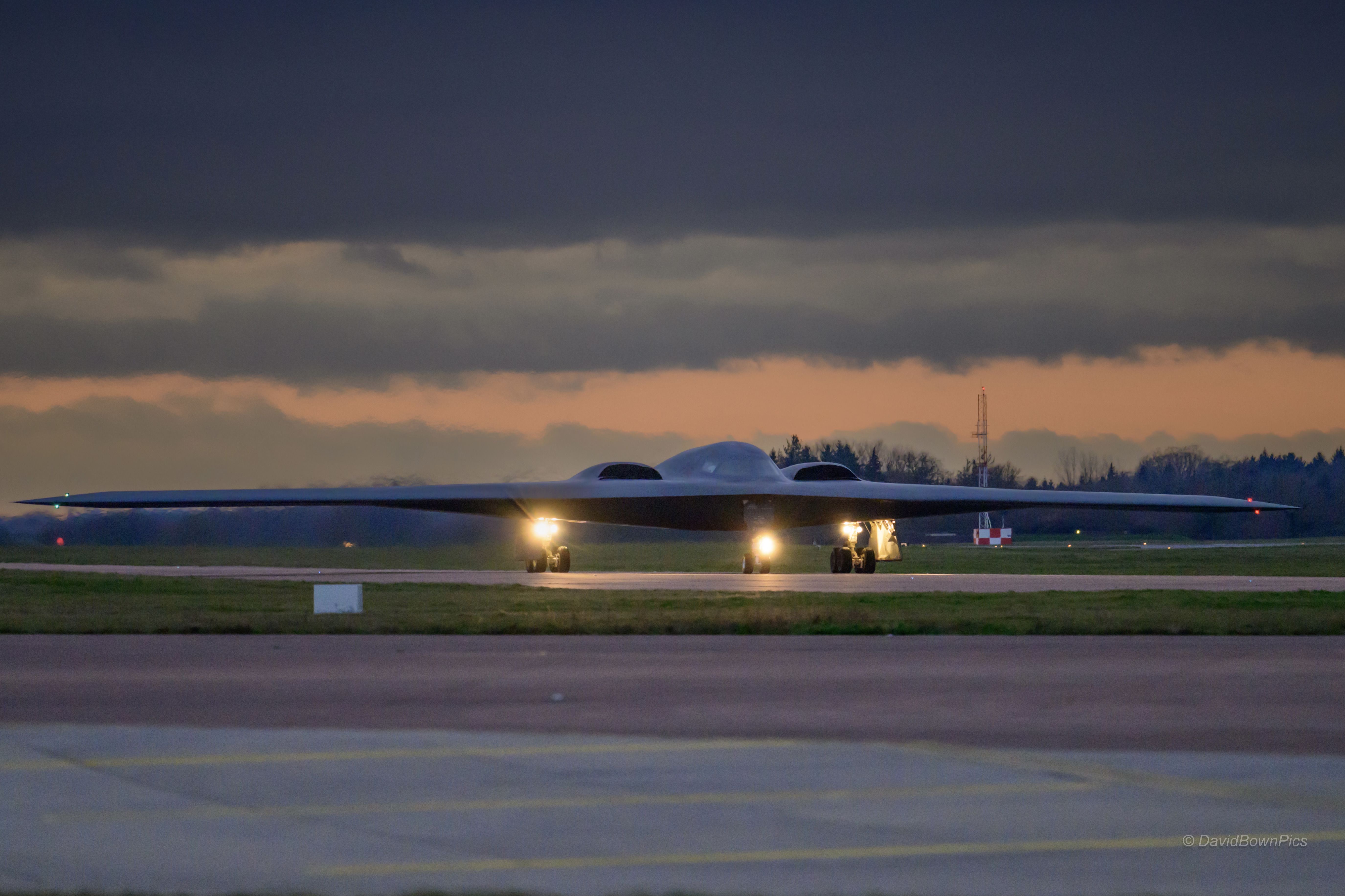 Northrop Spirit (82-1066) - Taxiing at Fairford 