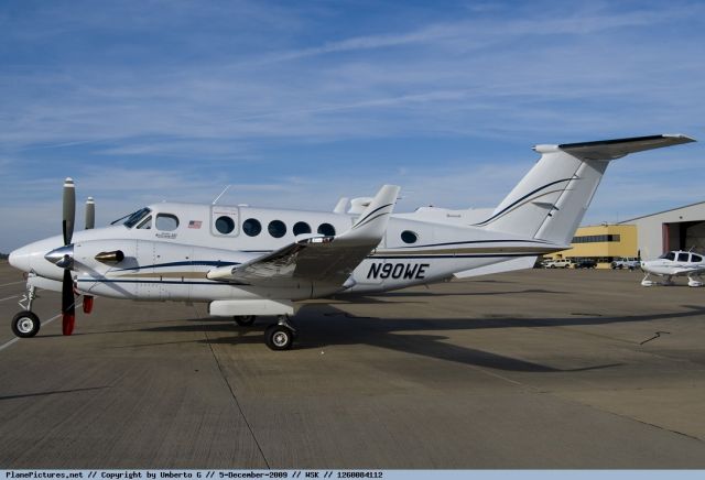 Beechcraft Super King Air 300 (N90WE)