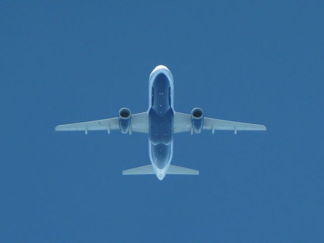 Airbus A320 (JBU552) - As we cross from North Carolina into South Carolina, Jetblue 552  blasts past us in the opposite direction, 1000 feet above. Theyre coming from Fort Myers and going to Newark.  N34° 14.0 W079° 02.9