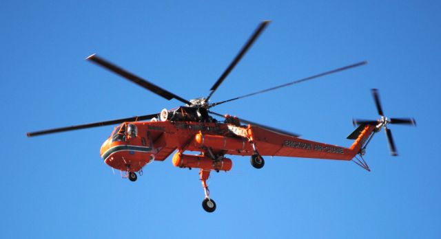 Sikorsky CH-54 Tarhe (N189AC) - Erickson Air-Crane approaching Essendon airport, November 2017