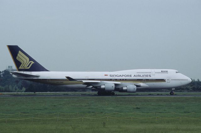 Boeing 747-400 (9V-SMF) - Departure at Narita Intl Airport Rwy16R on 1998/08/16