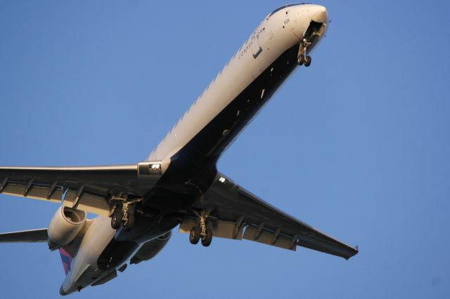 Canadair Regional Jet CRJ-700 (N930CA)