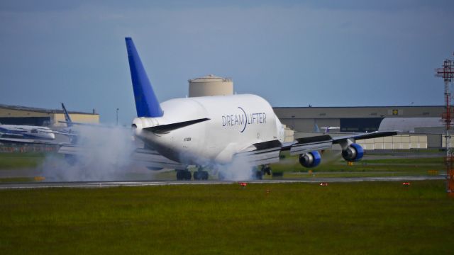 Boeing 747-400 (N718BA) - GTI4351 from KCHS makes tire smoke on landing Rwy 16R on 5/16/14. (LN:932 / cn 27042).