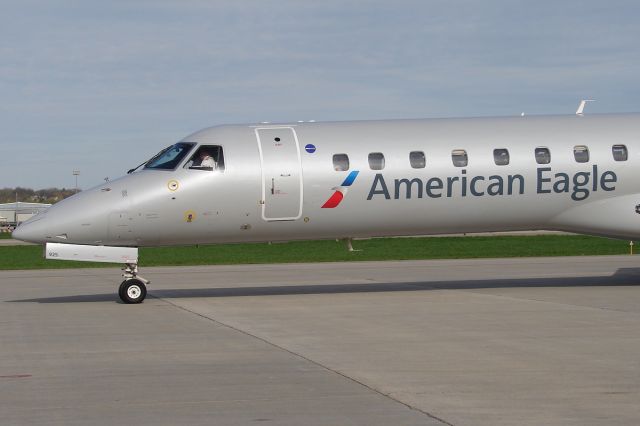 Embraer ERJ-145 (N925AE)