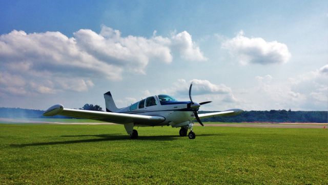 Beechcraft Bonanza (33) (PR-GBL)