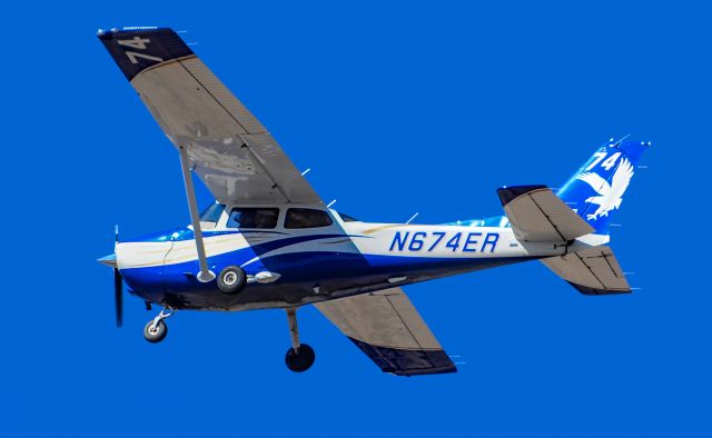 Cessna Skyhawk (N674ER) - N674ER Cessna 172S Skyhawk SP s/n 172S12736 - North Las Vegas Airport  KVGTbr /Photo: TDelCorobr /April 24, 2023