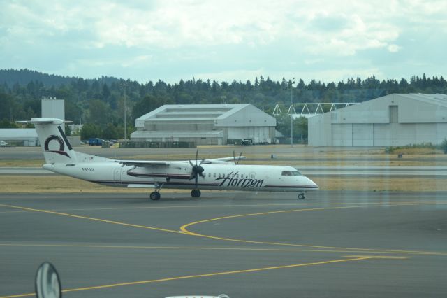 de Havilland Dash 8-400 (N424QX) - Taxiing to departure point at KPDX