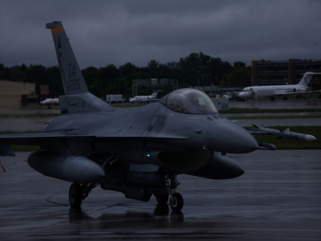 Lockheed F-16 Fighting Falcon — - F-16 taxiing into hotspot on a dark and gloomy day.