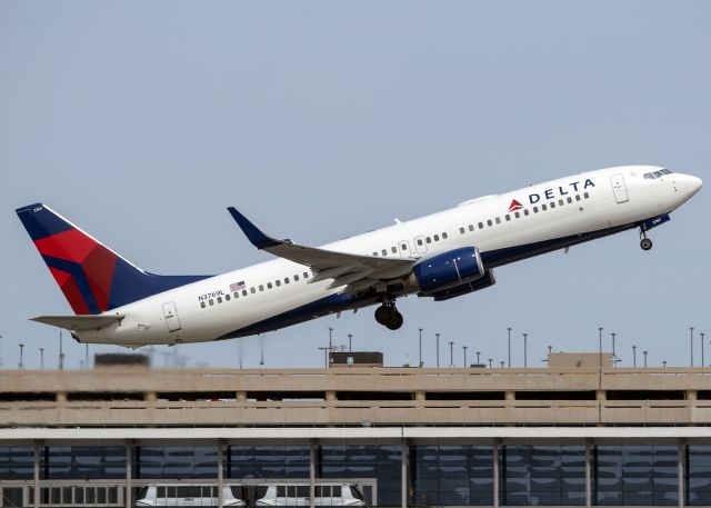 Boeing 737-800 (N3769L)