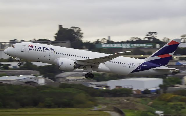 Boeing 787-8 (CC-BBI)