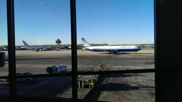 BOEING 767-300 (N642UA) - From the United club. Taxi to Geneva.