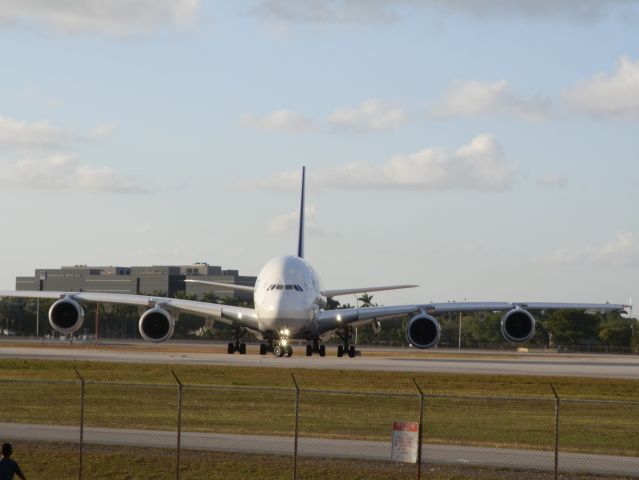 Airbus A380-800 (D-AIML)