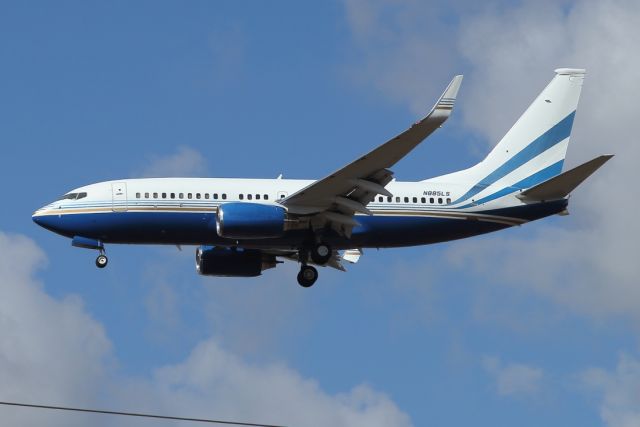 Boeing 737-700 (N885LS) - 15/11/2023:br /No flight info. on FR24.br /On nfinal to rwy 21.