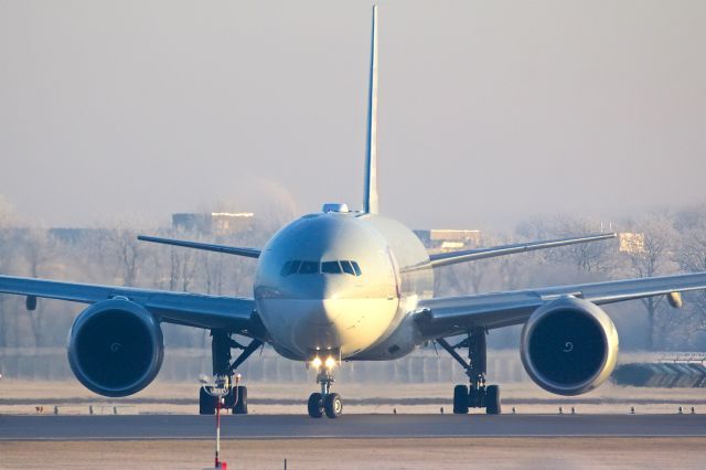 BOEING 777-300ER (A7-BED)