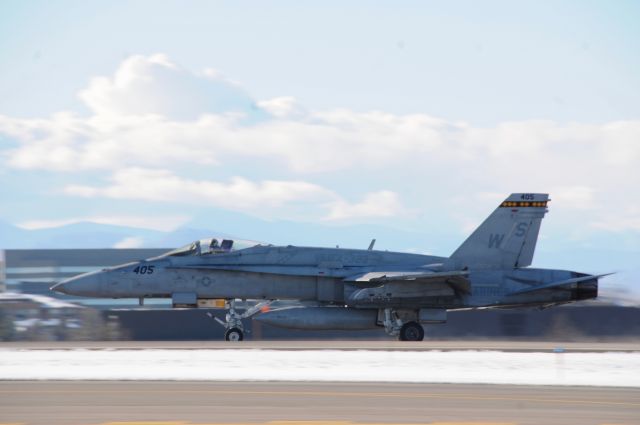 McDonnell Douglas FA-18 Hornet —